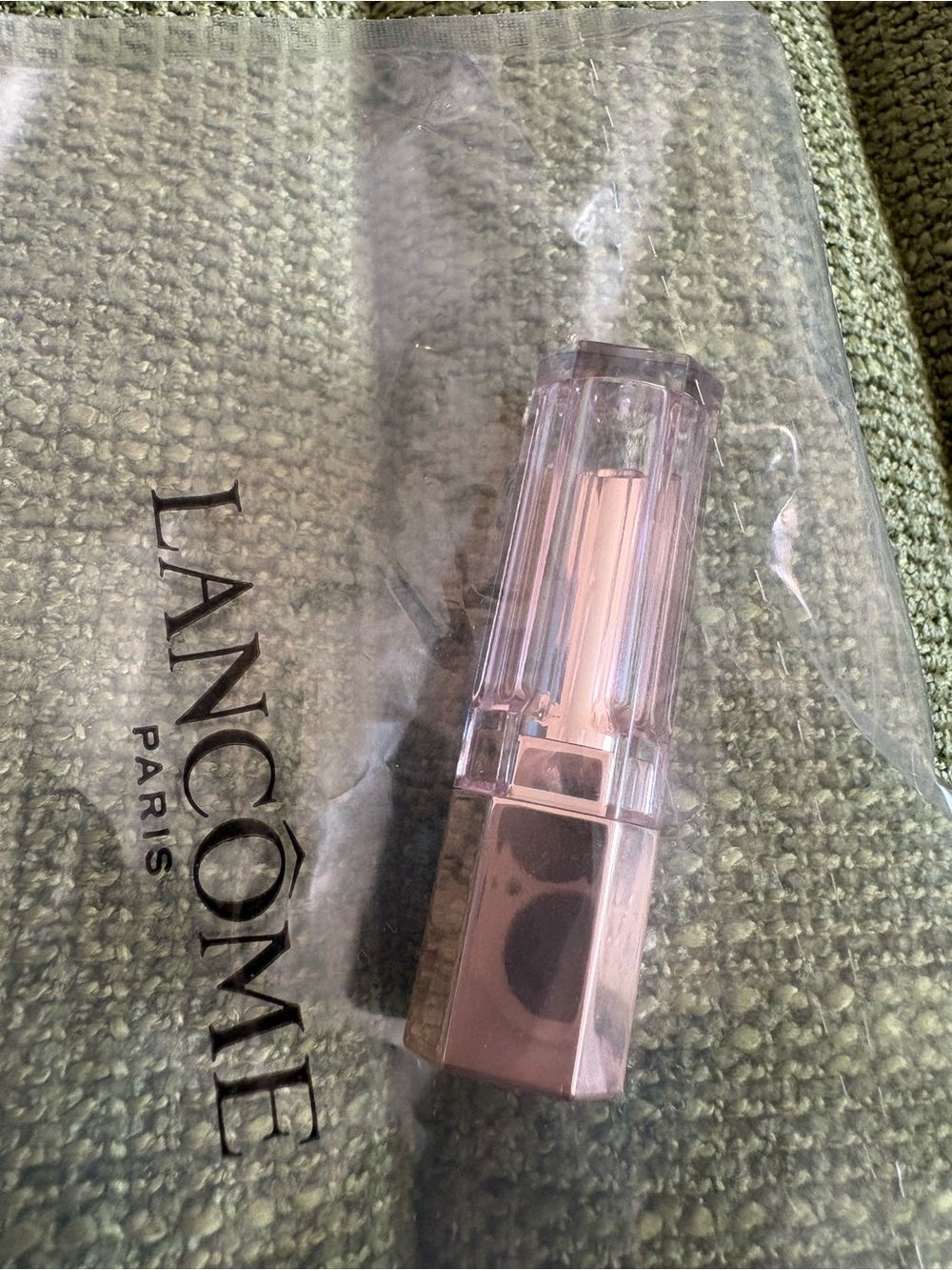 Lancome Lip Idôle Butterglow Hydrating Lip Balm 0,8g
30 LISA’S coral glow